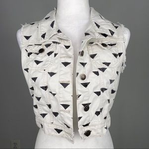 I Love H81 Ivory & Black Triangle Vest Sz Medium